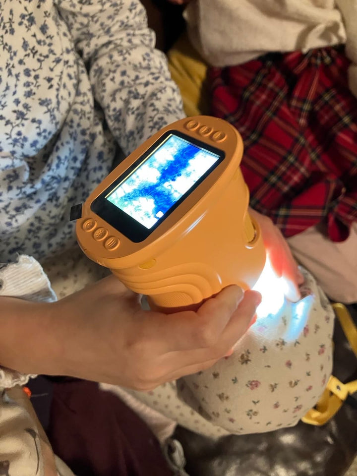 Enfant dormant avec l'oreiller Le P'tit Loup